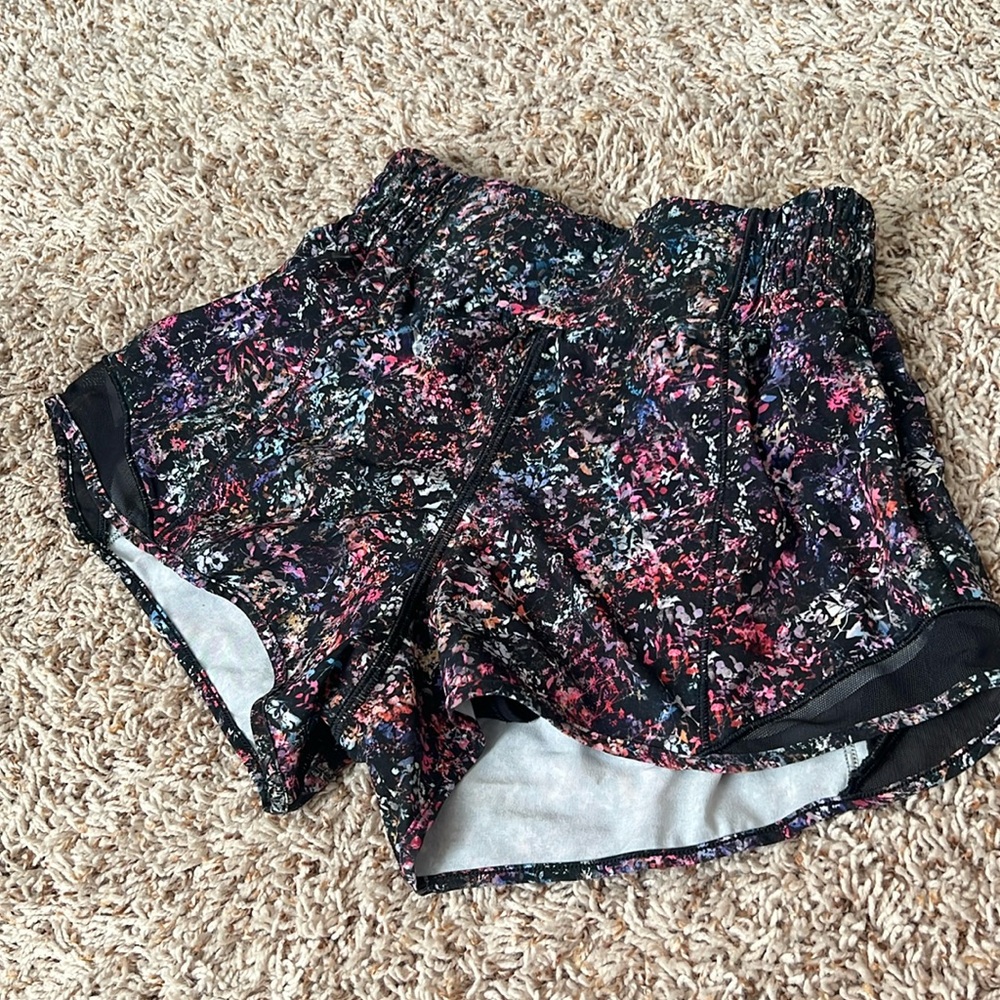 Lululemon Hotty Hot 2.5. High rise. Size 2.